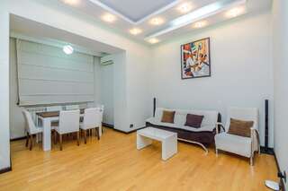 Апартаменты Cozy apartment on the Caspian Boulevard by Time Group Баку Апартаменты с 2 спальнями-9