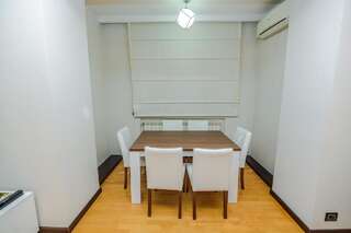 Апартаменты Cozy apartment on the Caspian Boulevard by Time Group Баку Апартаменты с 2 спальнями-11