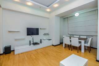 Апартаменты Cozy apartment on the Caspian Boulevard by Time Group Баку Апартаменты с 2 спальнями-6