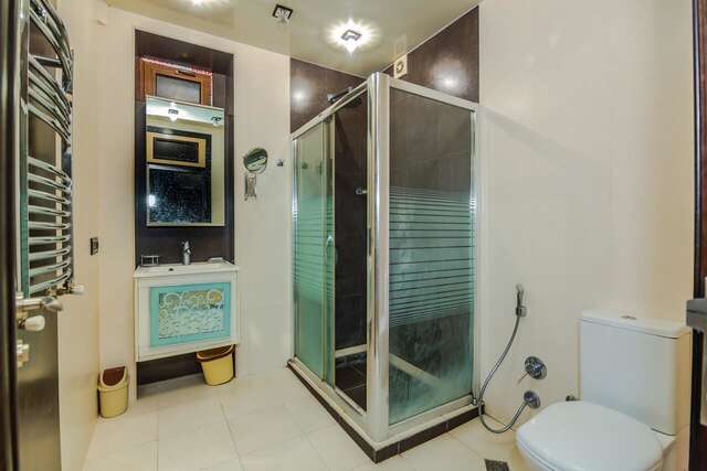 Апартаменты Cozy apartment on the Caspian Boulevard by Time Group Баку-20