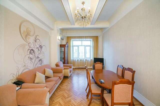 Апартаменты Cozy apartment on the Caspian Boulevard by Time Group Баку-30