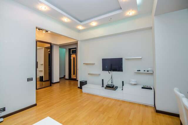 Апартаменты Cozy apartment on the Caspian Boulevard by Time Group Баку-11